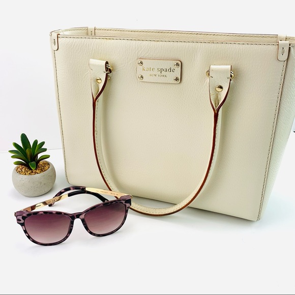 kate spade Handbags - Kate Spade Wellesley Quinn Leather Tote Ivory
